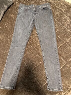 Levi's Women's Light Grey Skinny Jeans